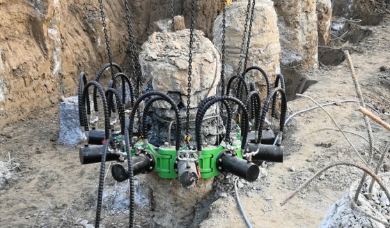 Głowica hydrauliczna do koparki do łamania pali do fundamentów budowlanych