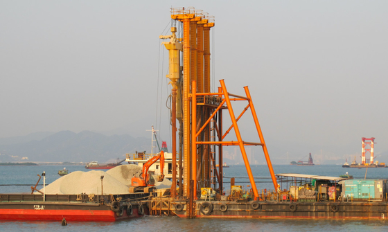 Elektryczna dolna kolumna zasilająca Kamień Pile Driver Konstrukcja zastępująca wibracje