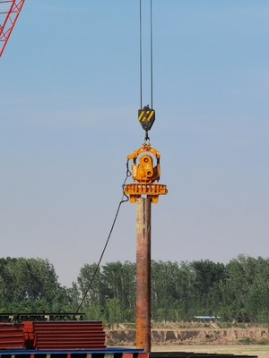 240KN Vibratory Hammer Pile Driver AP90A Typ żurawia o amplitudzie 10,3 mm